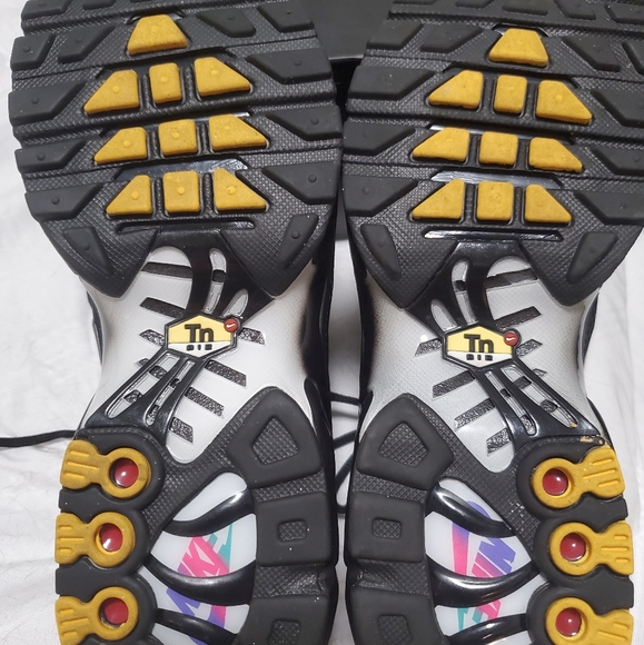 Nike Air Max Plus - Picture 2 of 3